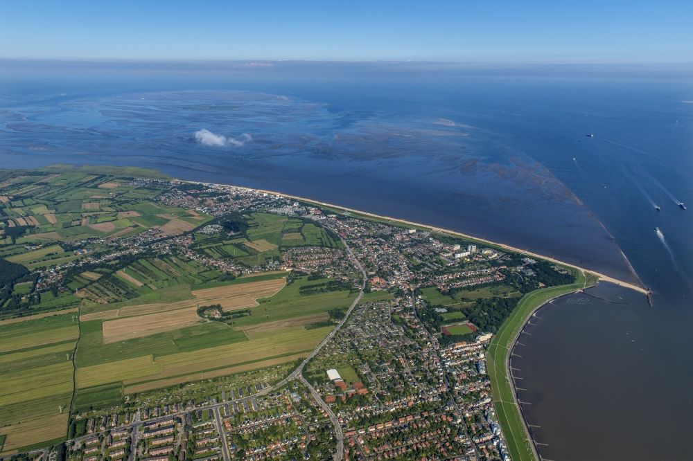 Cuxhaven von oben - Stadtteilansicht der Kurviertel Döse an der Küste der Nordsee am Wattenmeer in Cuxhaven im Bundesland Niedersachsen