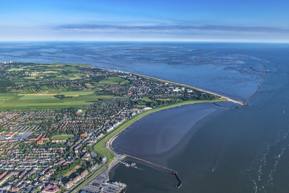 Cuxhaven aus der Vogelperspektive: Stadtteilansicht der Kurviertel Döse an der Küste der Nordsee am Wattenmeer in Cuxhaven im Bundesland Niedersachsen