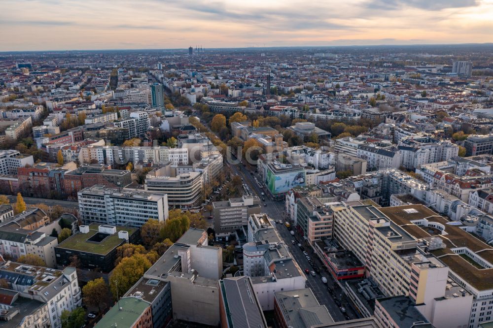 Luftaufnahme Berlin - Stadtteilansicht des Ortsteils Charlottenburg City West entlang des Kurfürstendamm in Berlin