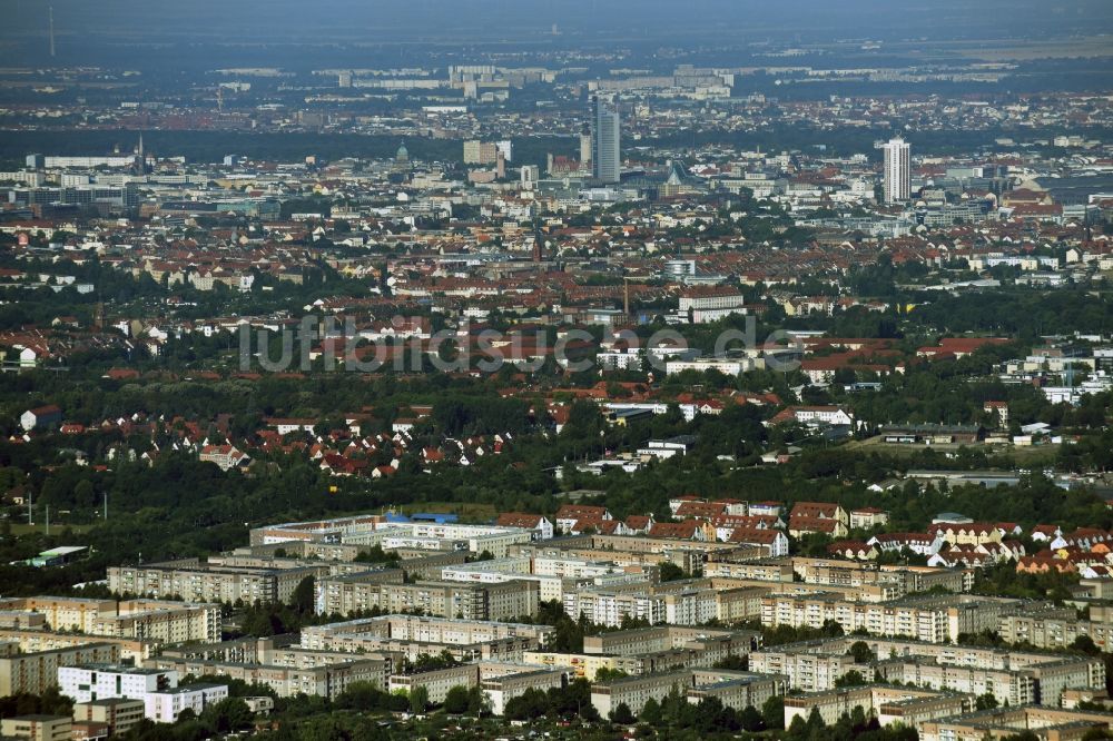 Taucha von oben - Stadtteilansicht mit Plattenbau- Hochhaus- Wohnsiedlung im Stadtteil Paunsdorf in Leipzig im Bundesland Sachsen