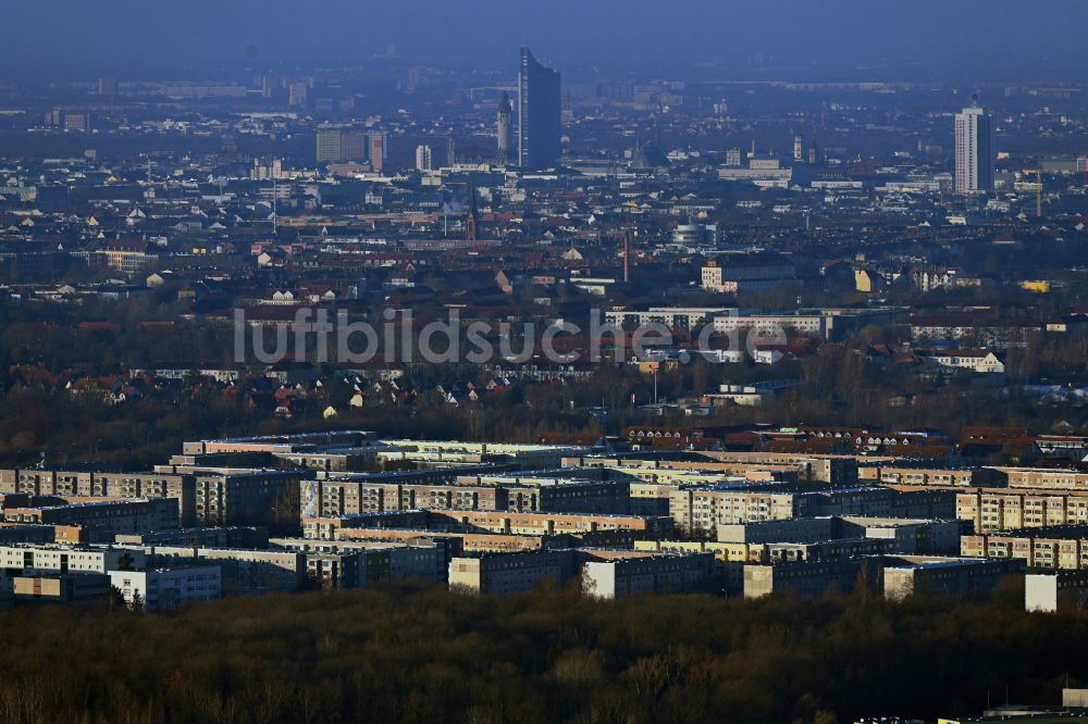 Luftaufnahme Taucha - Stadtteilansicht mit Plattenbau- Hochhaus- Wohnsiedlung im Stadtteil Paunsdorf in Leipzig im Bundesland Sachsen