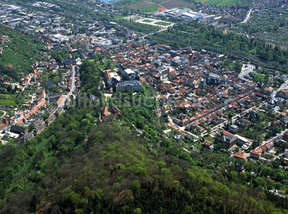 Rudolstadt aus der Vogelperspektive: Stadtteilansicht von Rudolstadt mit dem Thüringer Landesmuseum Heidecksburg im Bundesland Thüringen