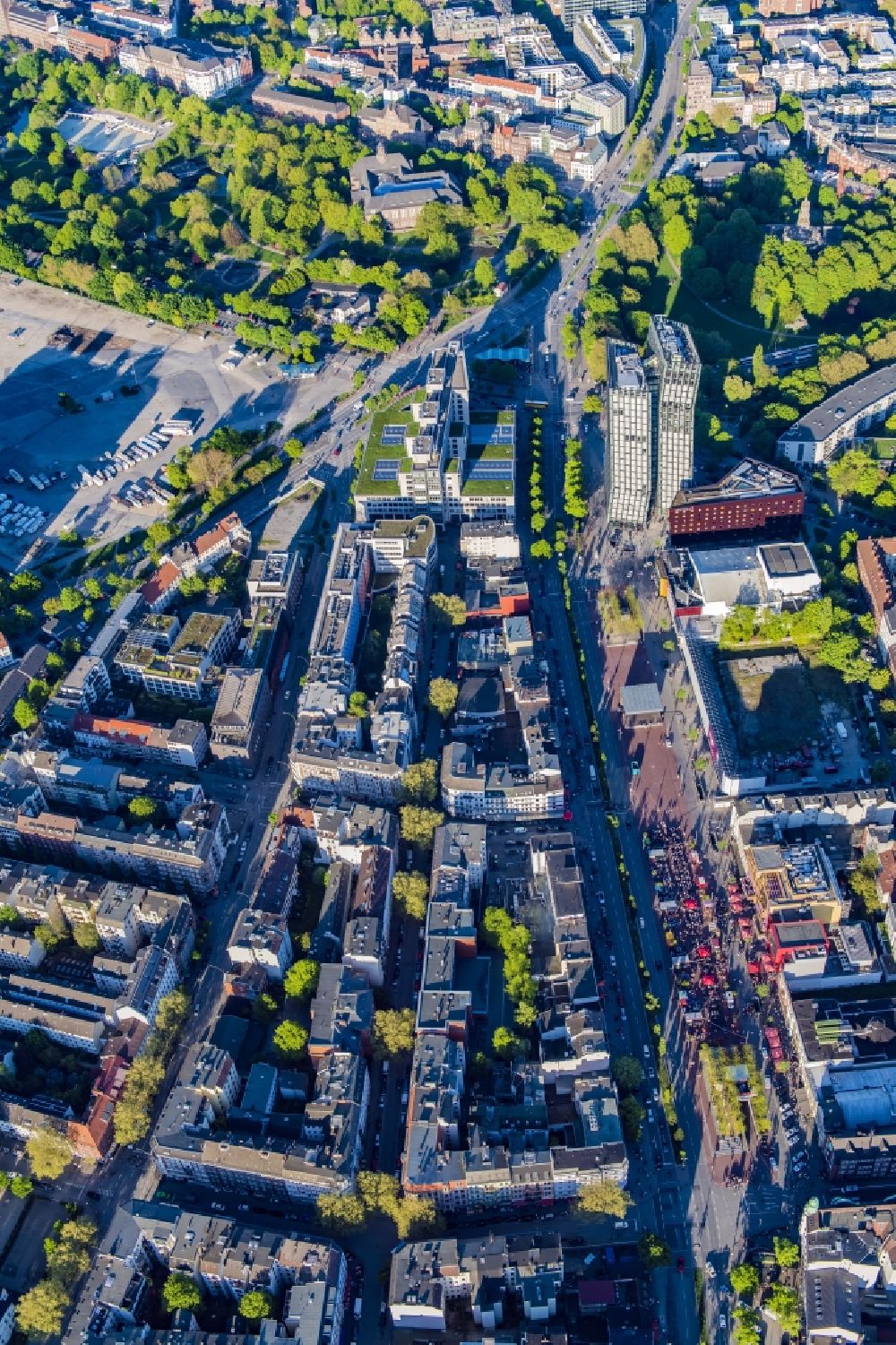 Luftaufnahme Hamburg - Stadtteilansicht von St.Pauli mit Geschäftsgebäuden und Hochhäusern nördlich der St.Pauli Reeperbahn in Hamburg