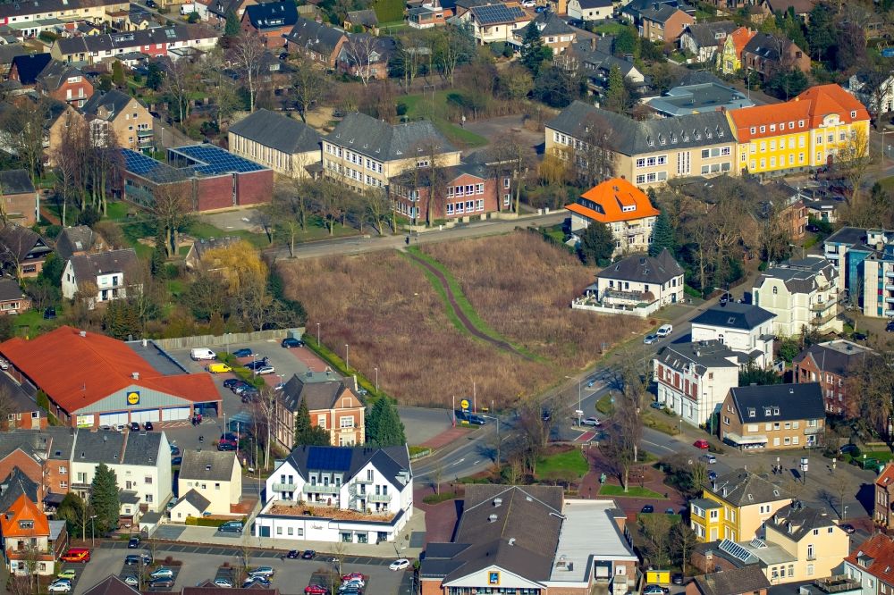 Luftaufnahme Rees - Stadtteilansicht der Umgebung der Florastraße in Rees im Bundesland Nordrhein-Westfalen