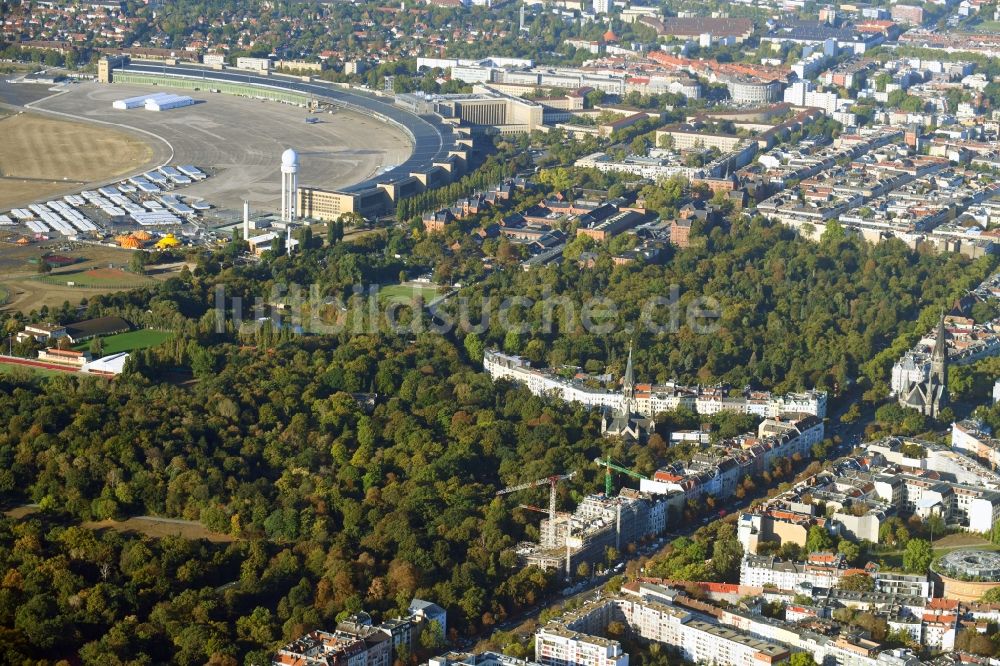 Luftaufnahme Berlin - Stadtteilansicht mit dem Volkspark Hasenheide Neukölln und Kreuzberg
