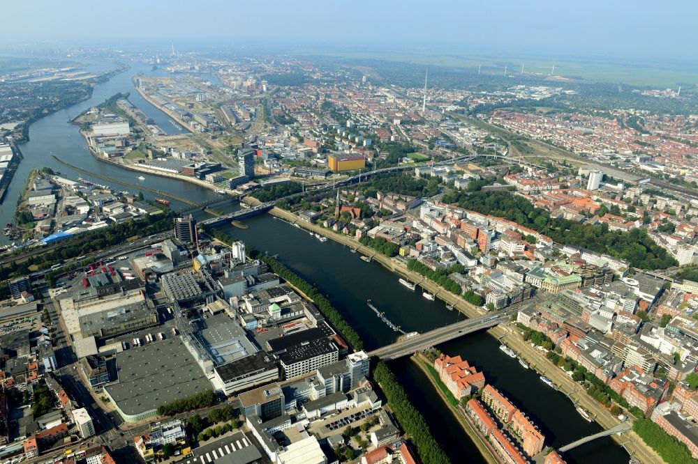 Luftbild Bremen - Stadtteilansicht des Westens des Stadtzentrums entlang des Flusses Weser von Bremen
