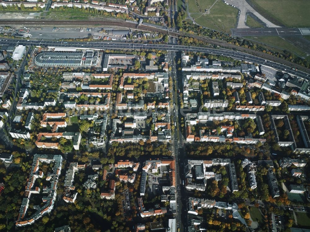 Berlin von oben - Stadtteilansicht des Wohngebietes südlich der Stadtautobahn A100 und der Ringbahn und Ringbahnstraße im Bezirk Tempelhof-Schöneberg in Berlin
