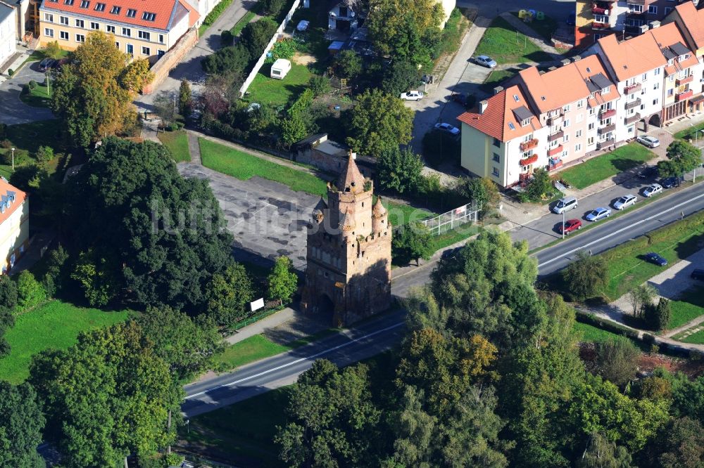 Luftbild Chojna - Stadttor und Rest der Stadtmauer in Chojna in Polen