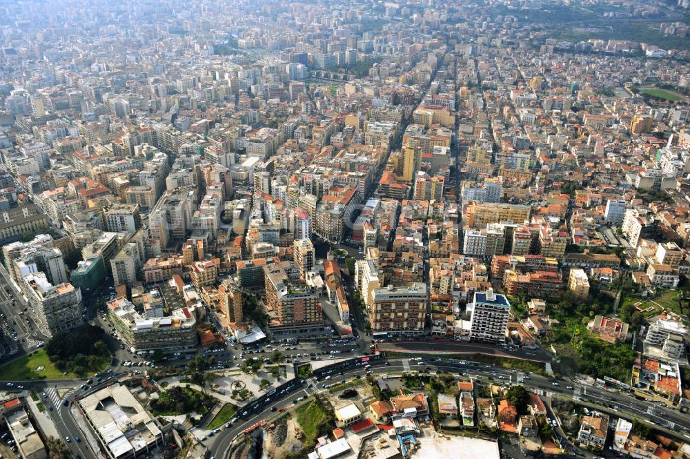 Catania Sizilien von oben - Stadtzenrum Catania auf Sizilien in Italien
