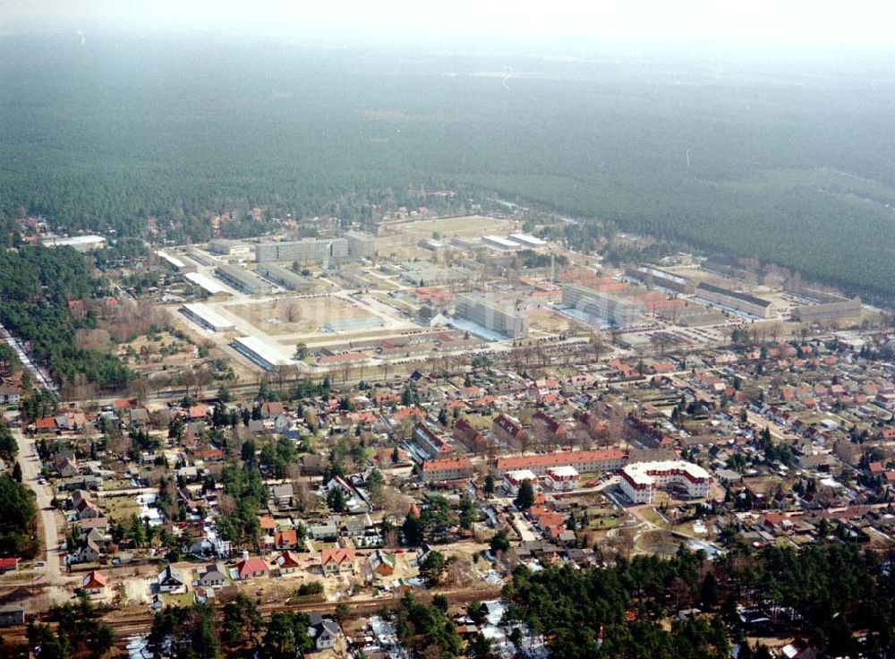 Luftaufnahme Basdorf - Stadtzentrum von Basdorf mit dem Kasernengelände der Bereitschaftspolizei Basdorf.