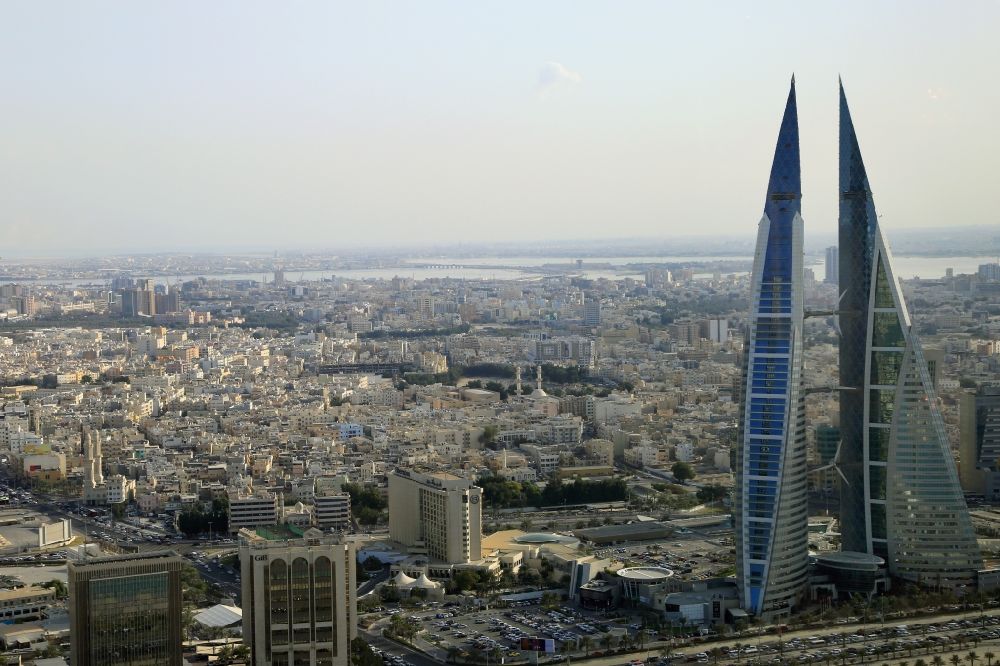 Luftbild Manama - Stadtzentrum im Bereich des Ausstellungs- und Handelszentrum mit den beiden Türmen des Bahrain WTC in Manama in Capital Governorate, Bahrain