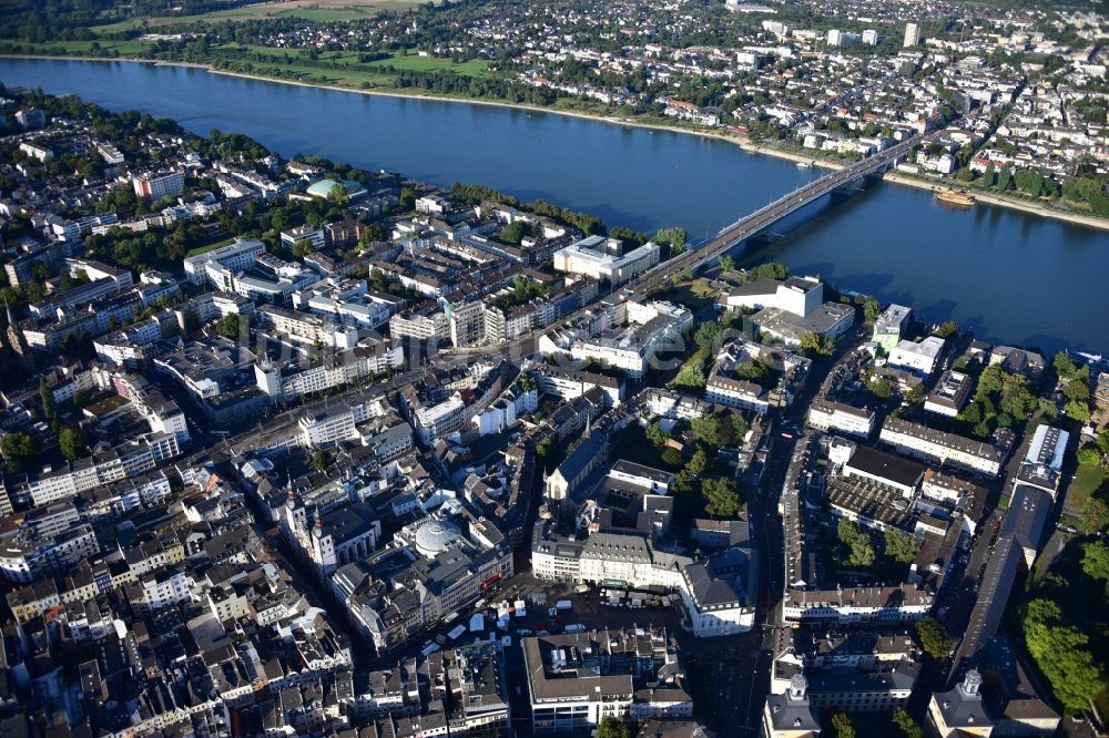 Luftbild Bonn - Stadtzentrum von Bonn mit Kennedybrücke und Rhein im Bundesland Nordrhein-Westfalen, Deutschland