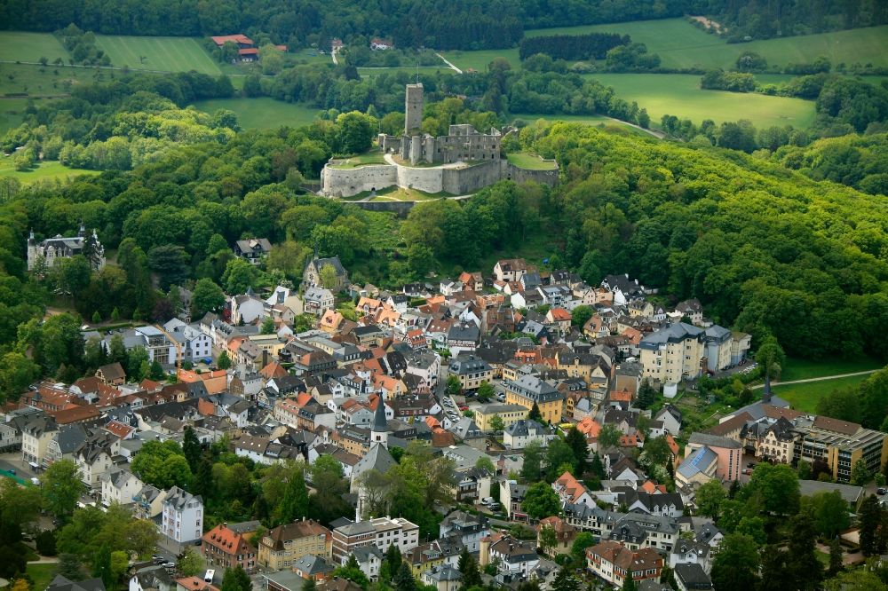 Luftaufnahme Königstein im Taunus - Stadtzentrum mit Burg in Königstein im Taunus im Bundesland Hessen