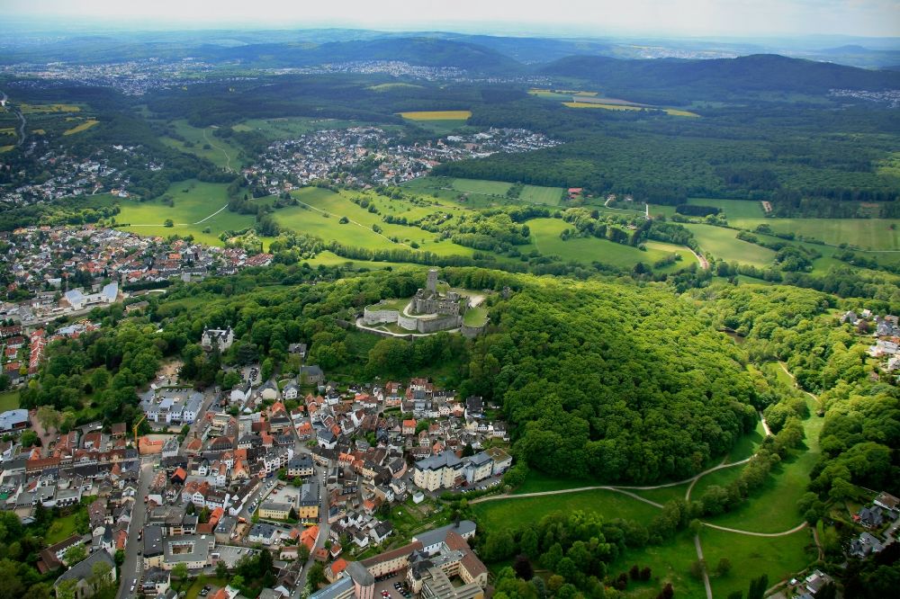 Königstein im Taunus aus der Vogelperspektive: Stadtzentrum mit Burg in Königstein im Taunus im Bundesland Hessen