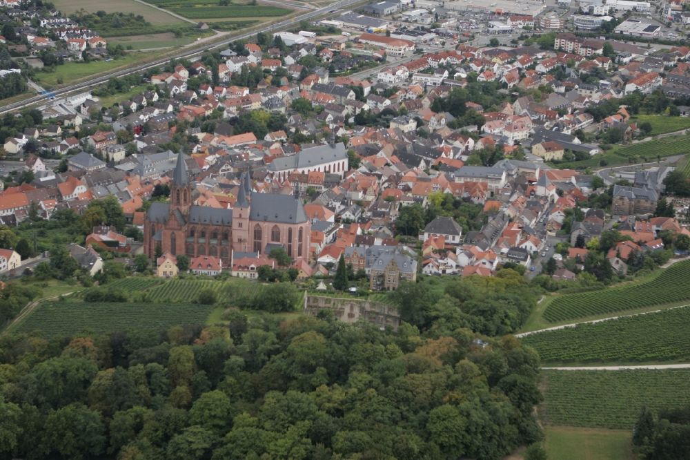 Oppenheim aus der Vogelperspektive: Stadtzentrum an der gotischen Katharinenkirche in Oppenheim in Rheinland-Pfalz