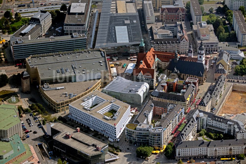 Luftbild Chemnitz - Stadtzentrum im Innenstadtbereich mit Altes Rathaus und Kirche St. Jakobi in Chemnitz im Bundesland Sachsen, Deutschland