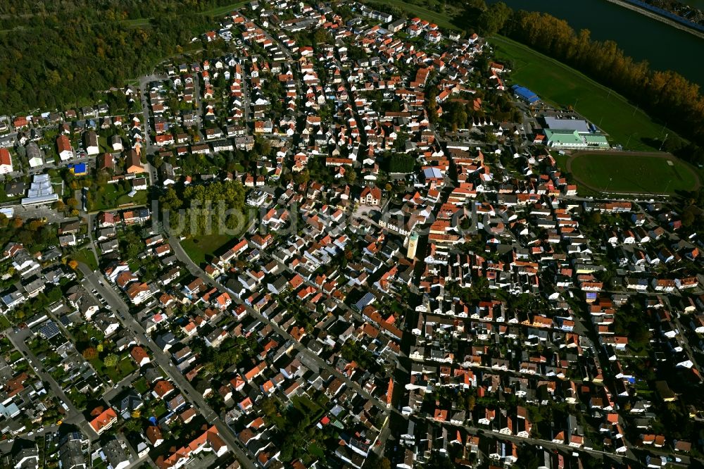 Altrip von oben - Stadtzentrum im Innenstadtbereich in Altrip im Bundesland Rheinland-Pfalz, Deutschland