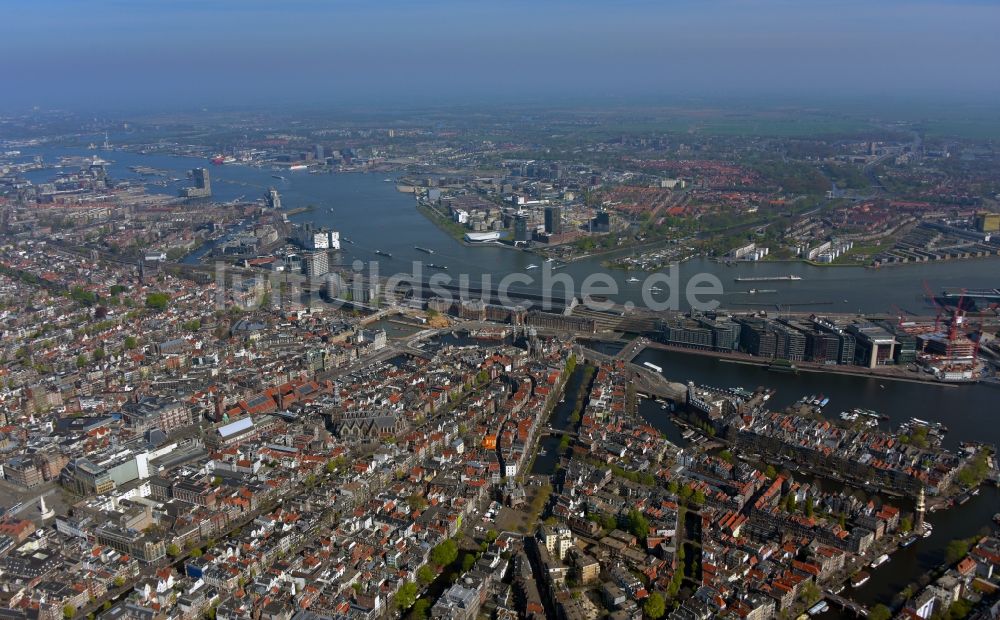 Luftbild Amsterdam - Stadtzentrum im Innenstadtbereich in Amsterdam in Noord-Holland, Niederlande