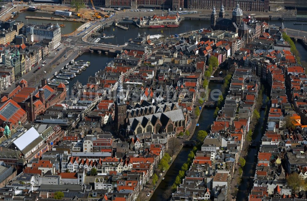 Amsterdam von oben - Stadtzentrum im Innenstadtbereich in Amsterdam in Noord-Holland, Niederlande