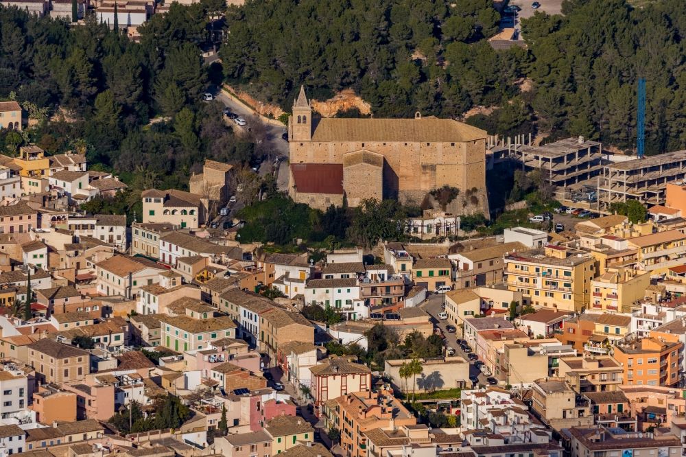 Luftaufnahme Andratx - Stadtzentrum im Innenstadtbereich in Andratx in Balearische Insel Mallorca, Spanien