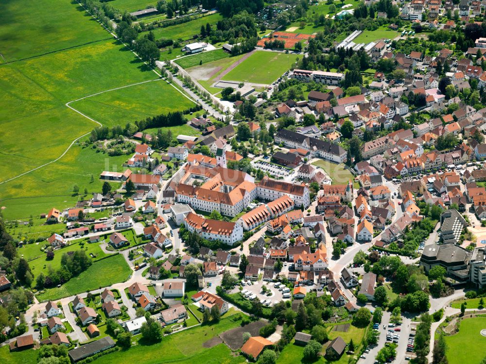 Luftaufnahme Bad Buchau - Stadtzentrum im Innenstadtbereich in Bad Buchau im Bundesland Baden-Württemberg, Deutschland