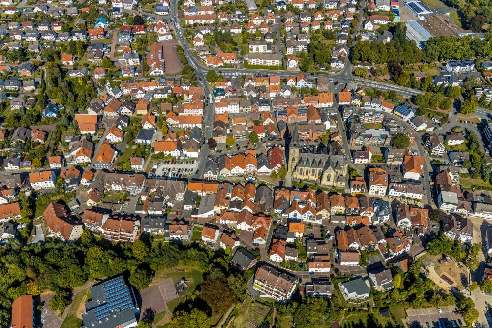 Luftaufnahme Bad Driburg - Stadtzentrum im Innenstadtbereich in Bad Driburg im Bundesland Nordrhein-Westfalen, Deutschland