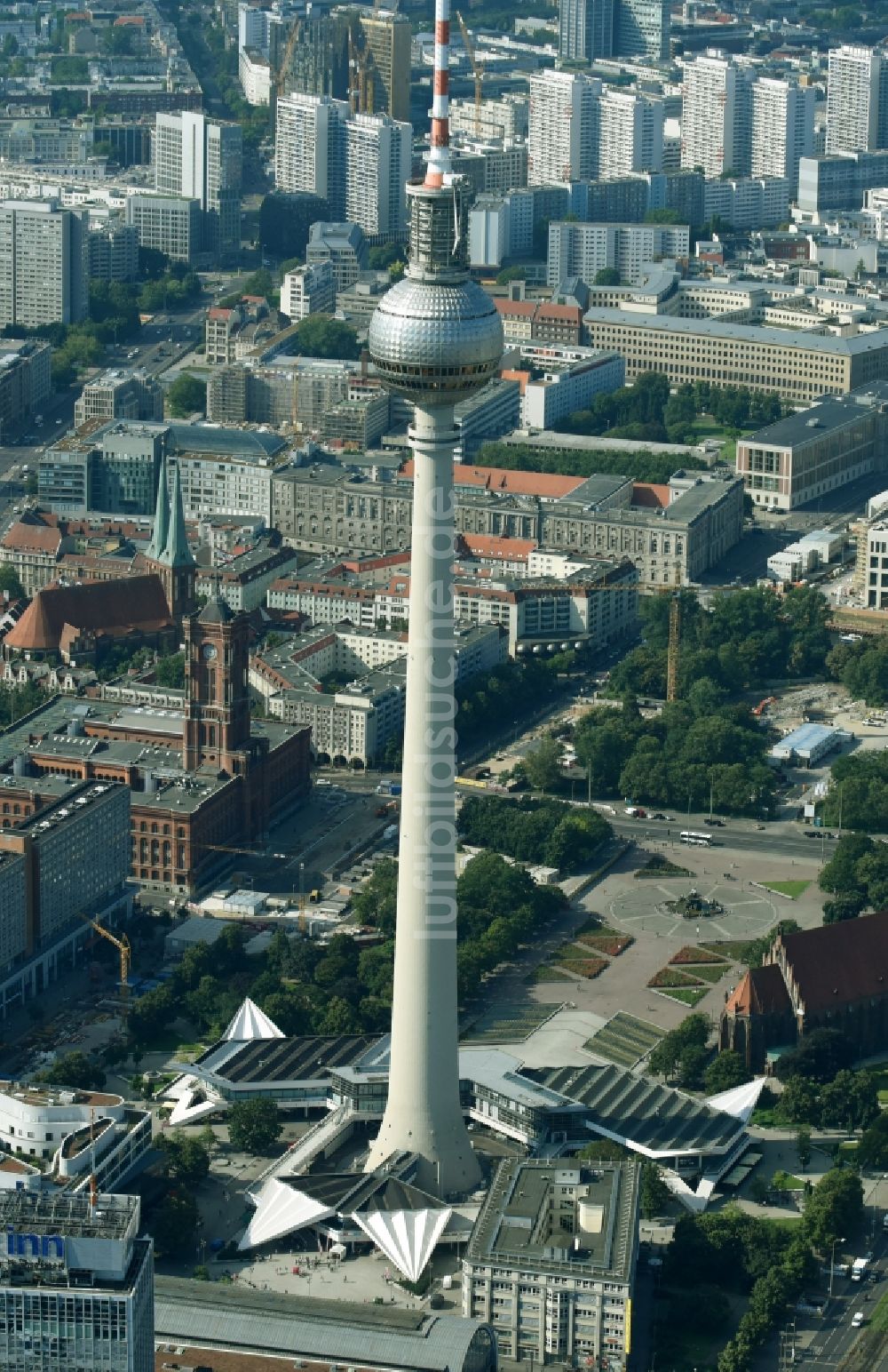 Berlin aus der Vogelperspektive: Stadtzentrum im Innenstadtbereich am Berliner Fernsehturm am Alexanderplatz in Berlin