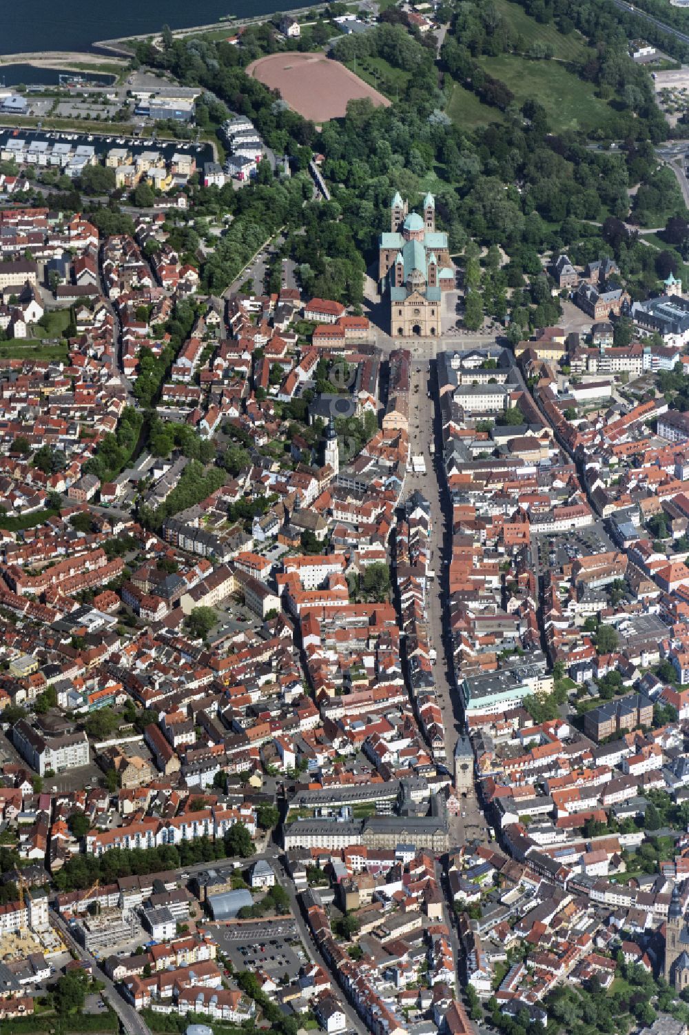 Dudenhofen von oben - Stadtzentrum im Innenstadtbereich in Dudenhofen im Bundesland Rheinland-Pfalz, Deutschland