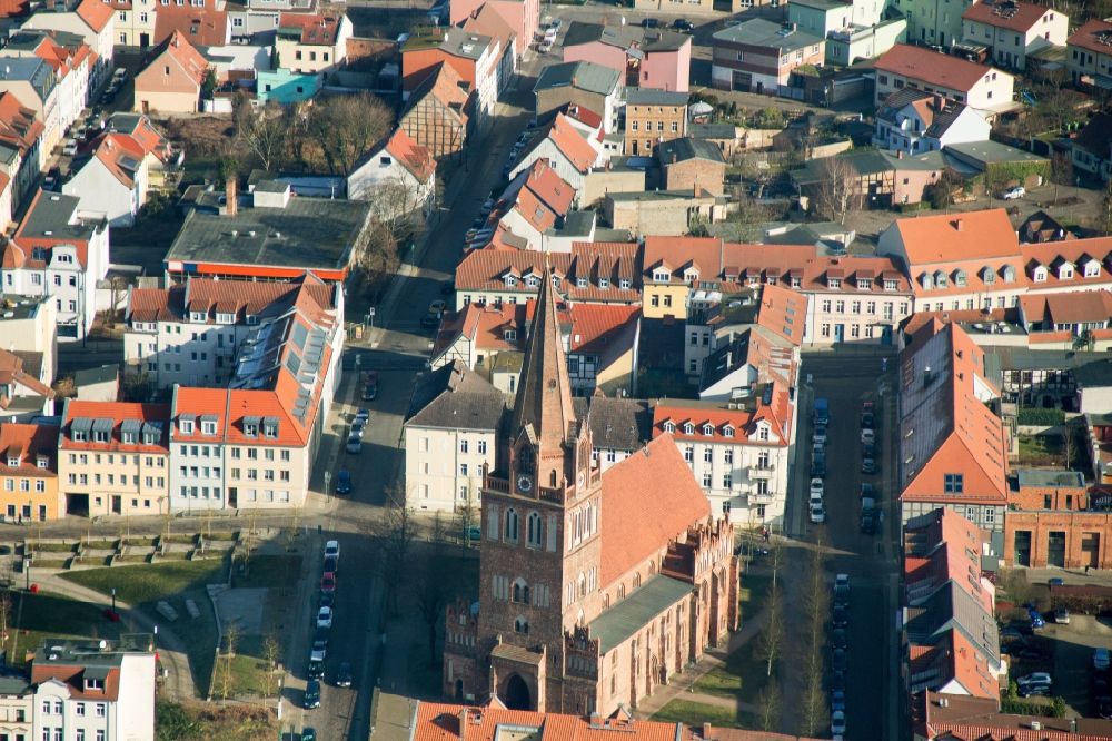 Eberswalde von oben - Stadtzentrum im Innenstadtbereich in Eberswalde im Bundesland Brandenburg, Mit Pfarrkirche Maria Magdalena