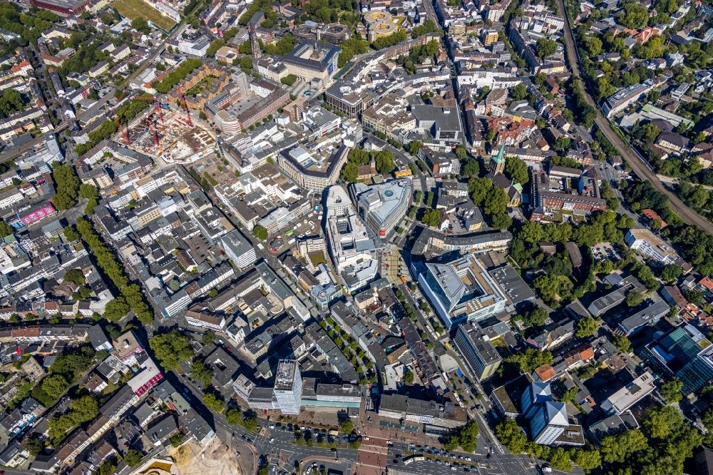 Luftaufnahme Bochum - Stadtzentrum im Innenstadtbereich mit Einkaufszentrum- Ensemble entlang der Massenbergstraße im Ortsteil Innenstadt in Bochum im Bundesland Nordrhein-Westfalen, Deutschland