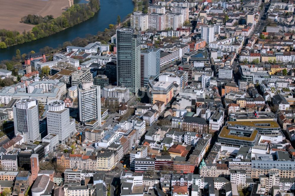 Luftbild Offenbach am Main - Stadtzentrum im Innenstadtbereich entlang der Herrnstraße in Offenbach am Main im Bundesland Hessen, Deutschland