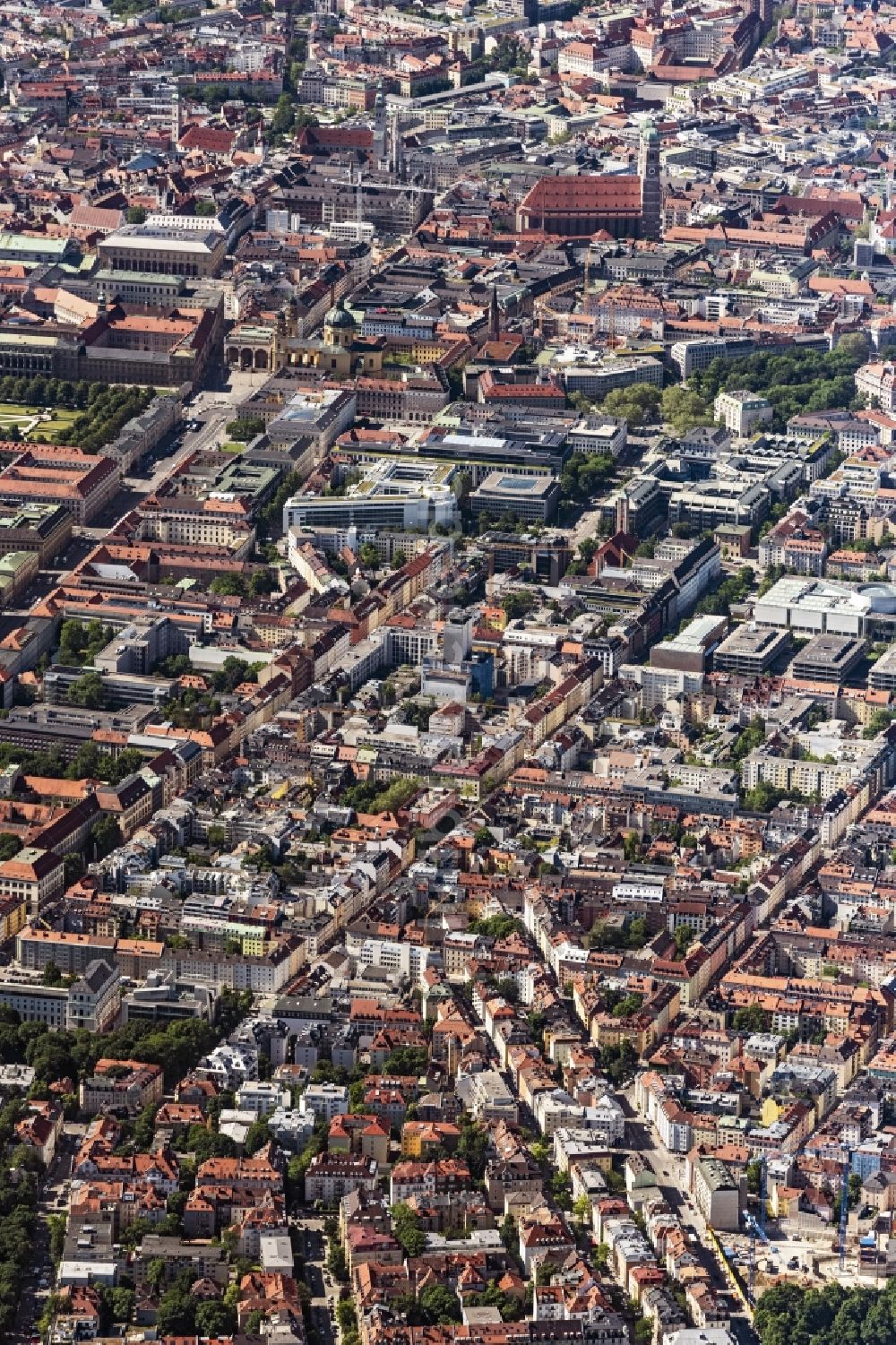 Luftbild München - Stadtzentrum im Innenstadtbereich entlang der Ludwigstraße in München im Bundesland Bayern, Deutschland
