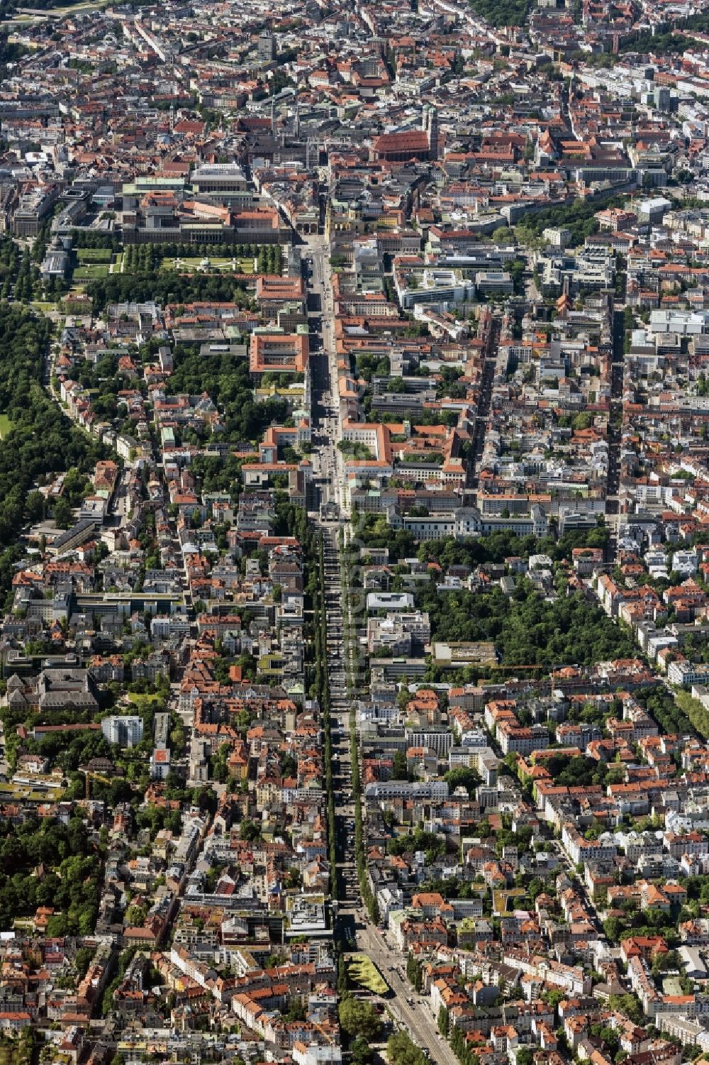Luftaufnahme München - Stadtzentrum im Innenstadtbereich entlang der Ludwigstraße in München im Bundesland Bayern, Deutschland