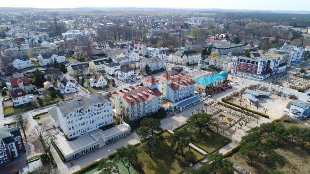 Luftbild Zinnowitz - Stadtzentrum im Innenstadtbereich entlang der Strandpromenade in Zinnowitz im Bundesland Mecklenburg-Vorpommern, Deutschland