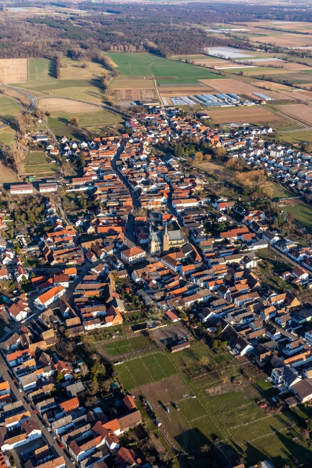 Luftaufnahme Geinsheim - Stadtzentrum im Innenstadtbereich in Geinsheim im Bundesland Rheinland-Pfalz, Deutschland