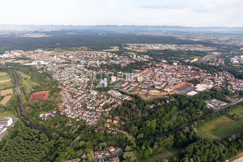 Germersheim aus der Vogelperspektive: Stadtzentrum im Innenstadtbereich in Germersheim im Bundesland Rheinland-Pfalz, Deutschland