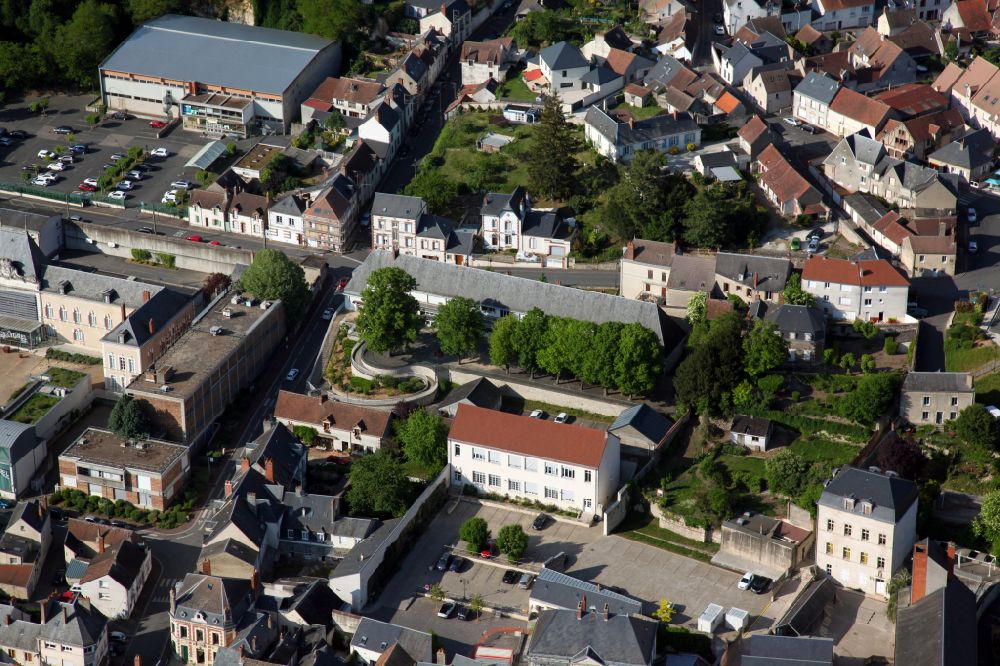 Luftbild Gien - Stadtzentrum im Innenstadtbereich in Gien in Centre-Val de Loire, Frankreich