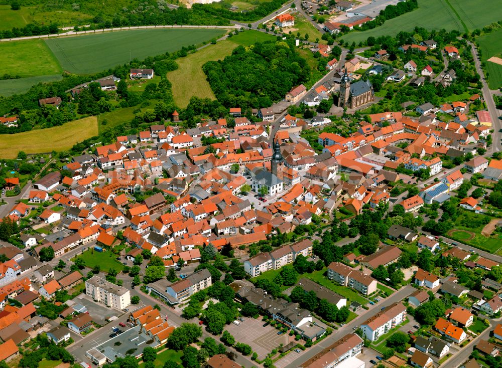 Luftaufnahme Göllheim - Stadtzentrum im Innenstadtbereich in Göllheim im Bundesland Rheinland-Pfalz, Deutschland
