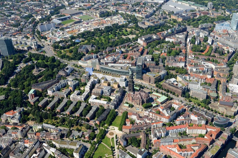 Hamburg aus der Vogelperspektive: Stadtzentrum und Innenstadtbereich von Hamburg