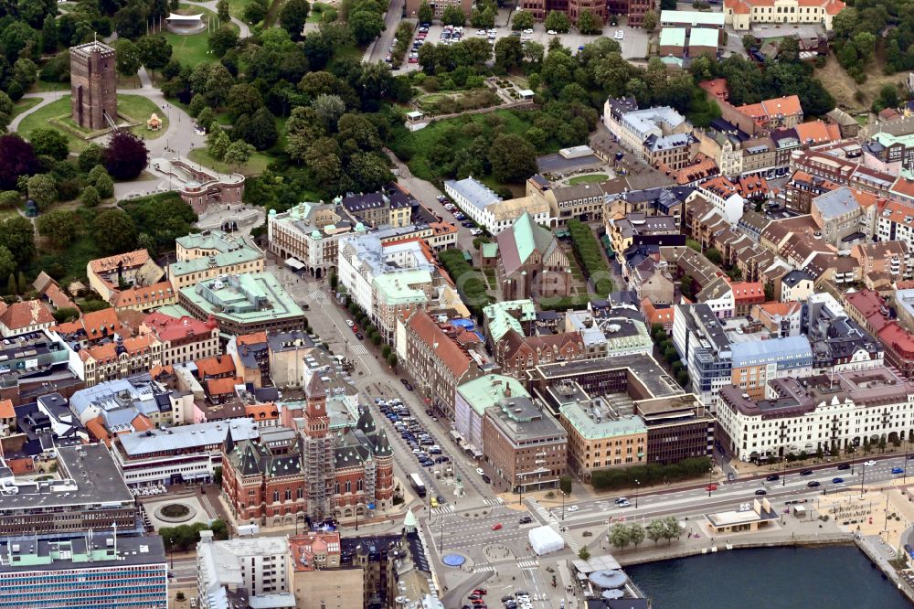 Helsingborg von oben - Stadtzentrum im Innenstadtbereich in Helsingborg in Skane län, Schweden