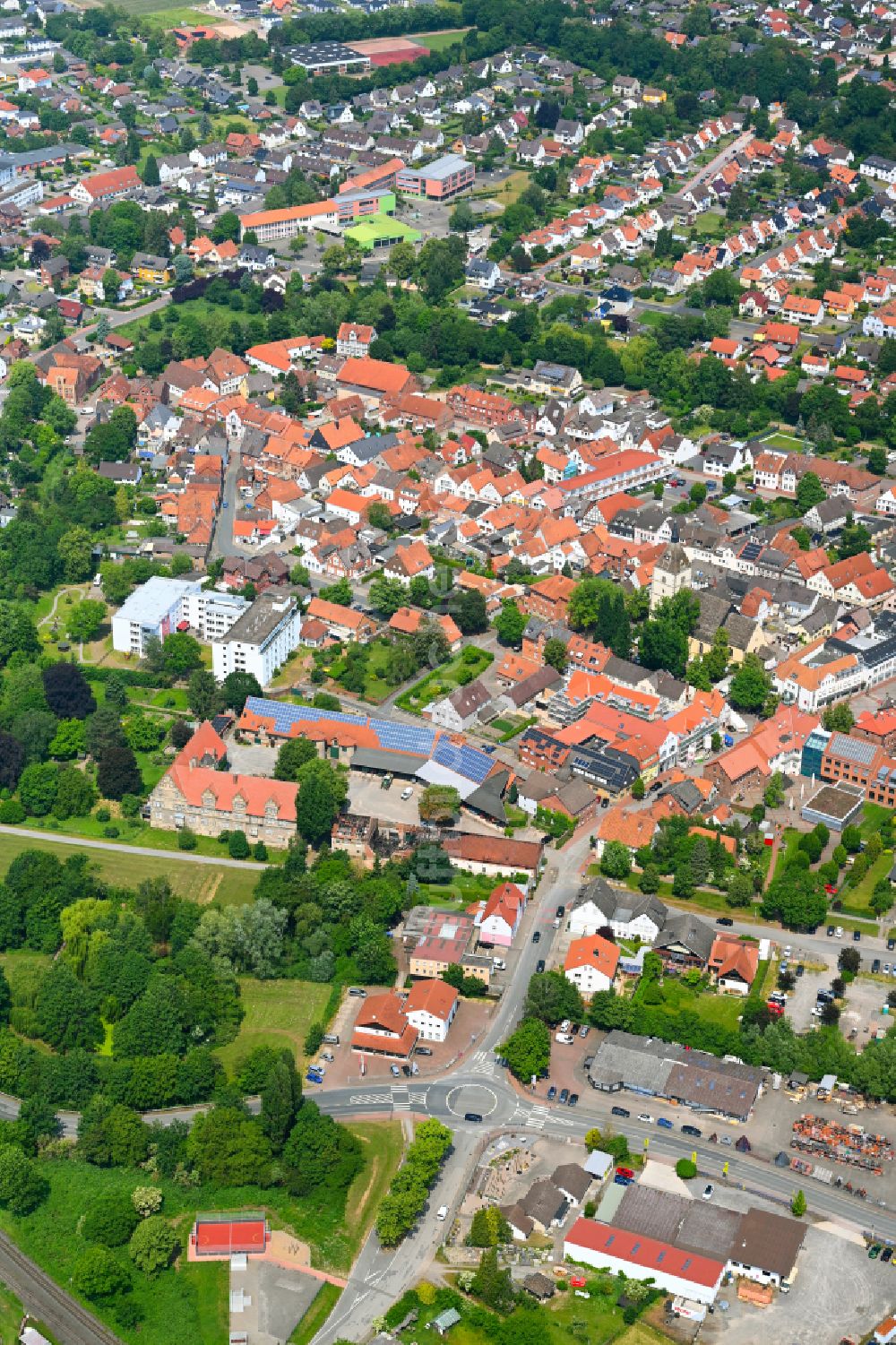 Luftaufnahme Hessisch Oldendorf - Stadtzentrum im Innenstadtbereich in Hessisch Oldendorf im Bundesland Niedersachsen, Deutschland