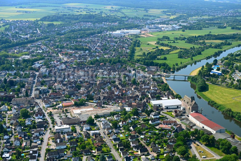 Luftaufnahme Holzminden - Stadtzentrum im Innenstadtbereich in Holzminden im Bundesland Niedersachsen, Deutschland