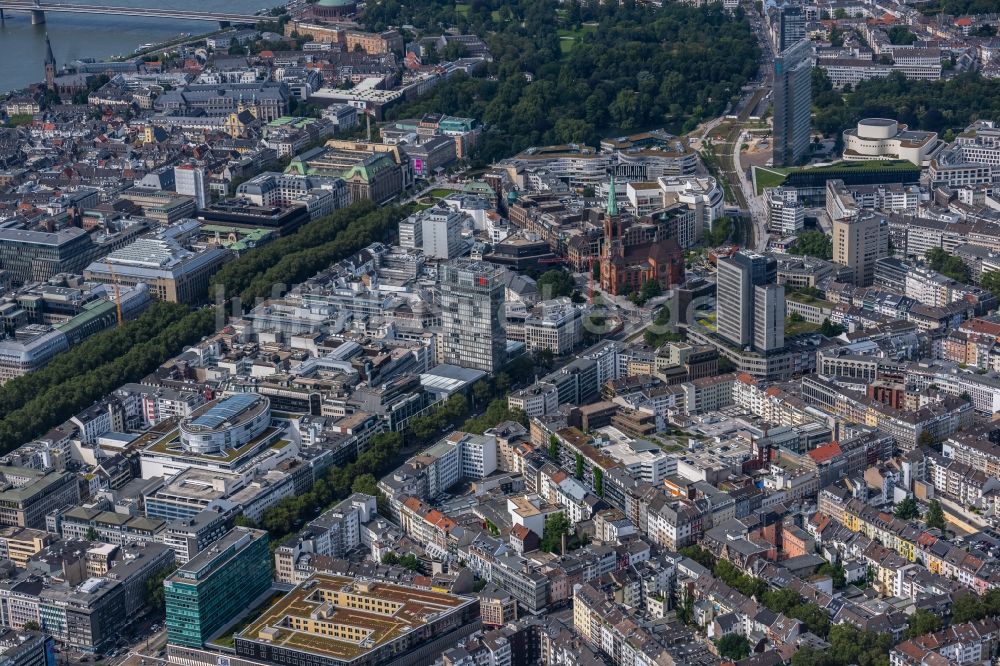 Luftaufnahme Düsseldorf - Stadtzentrum im Innenstadtbereich an der Johanneskirche in Düsseldorf im Bundesland Nordrhein-Westfalen, Deutschland