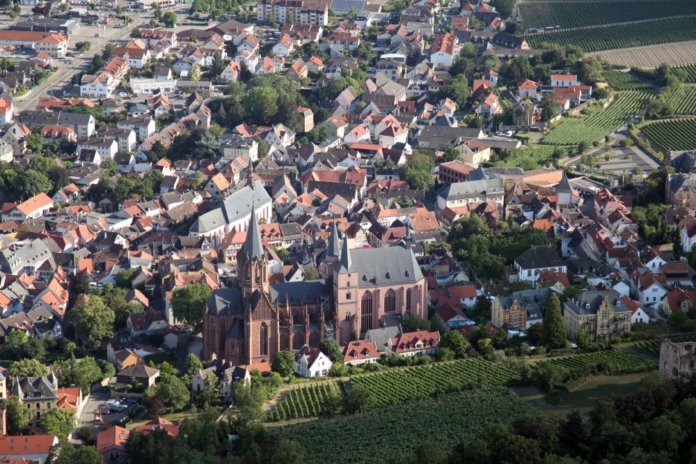 Oppenheim von oben - Stadtzentrum im Innenstadtbereich mit der Katharinenkirche in Oppenheim im Bundesland Rheinland-Pfalz, Deutschland