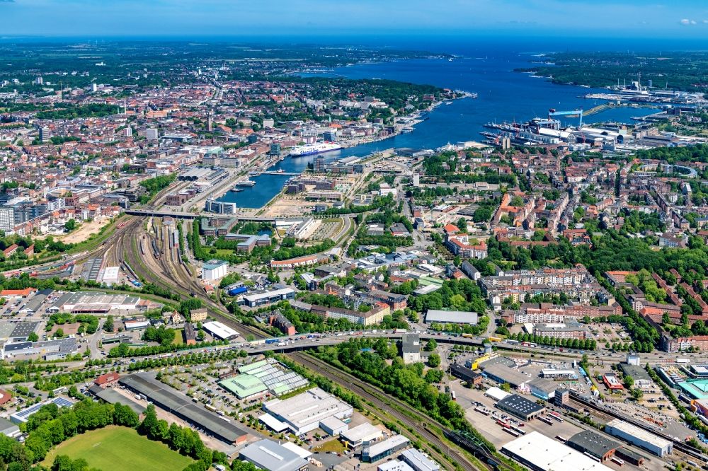 Luftaufnahme Kiel - Stadtzentrum im Innenstadtbereich in Kiel im Bundesland Schleswig-Holstein, Deutschland