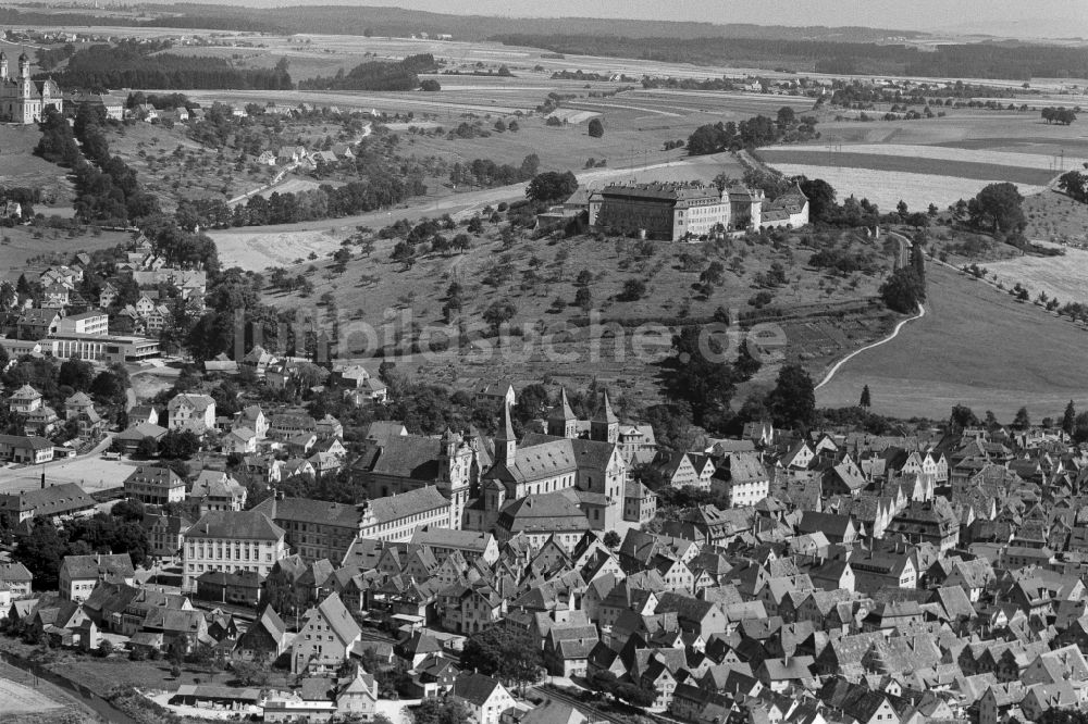 Luftbild Ellwangen (Jagst) - Stadtzentrum im Innenstadtbereich mit der Kirche Basilika St. Vitus in Ellwangen (Jagst) im Bundesland Baden-Württemberg, Deutschland