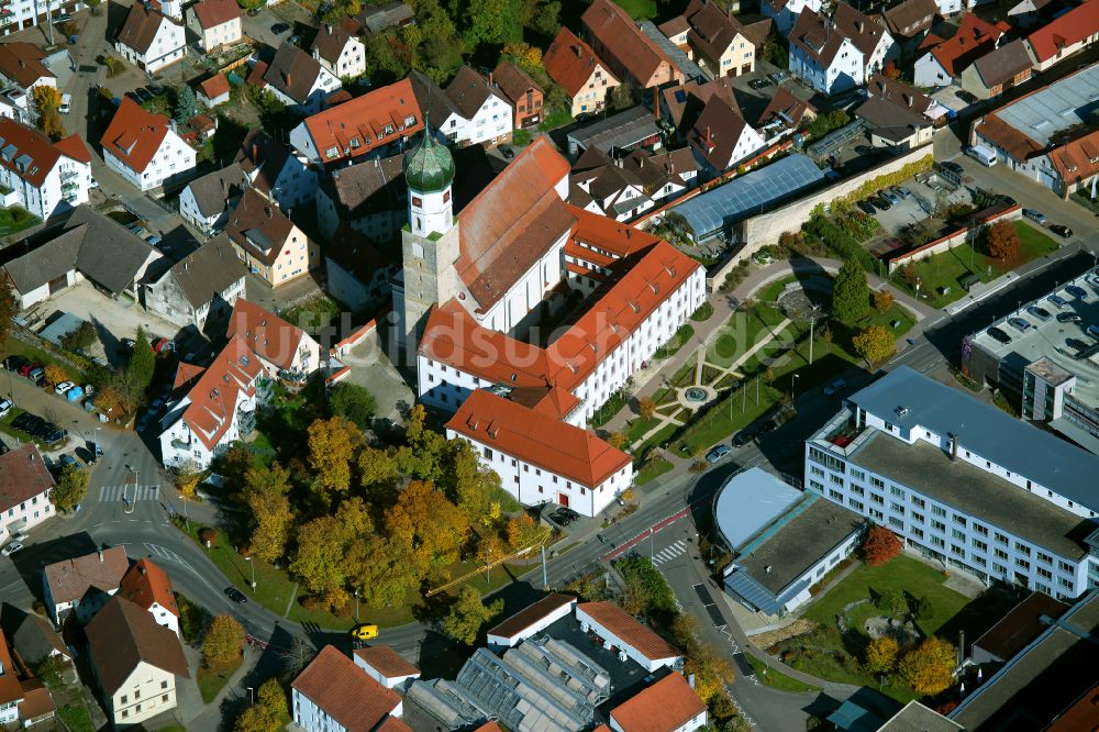 Luftbild Ehingen (Donau) - Stadtzentrum im Innenstadtbereich mit der Liebfrauenkirche und dem Kulturzentrums Franziskanerkloster in Ehingen (Donau) im Bundesland Baden-Württemberg, Deutschland