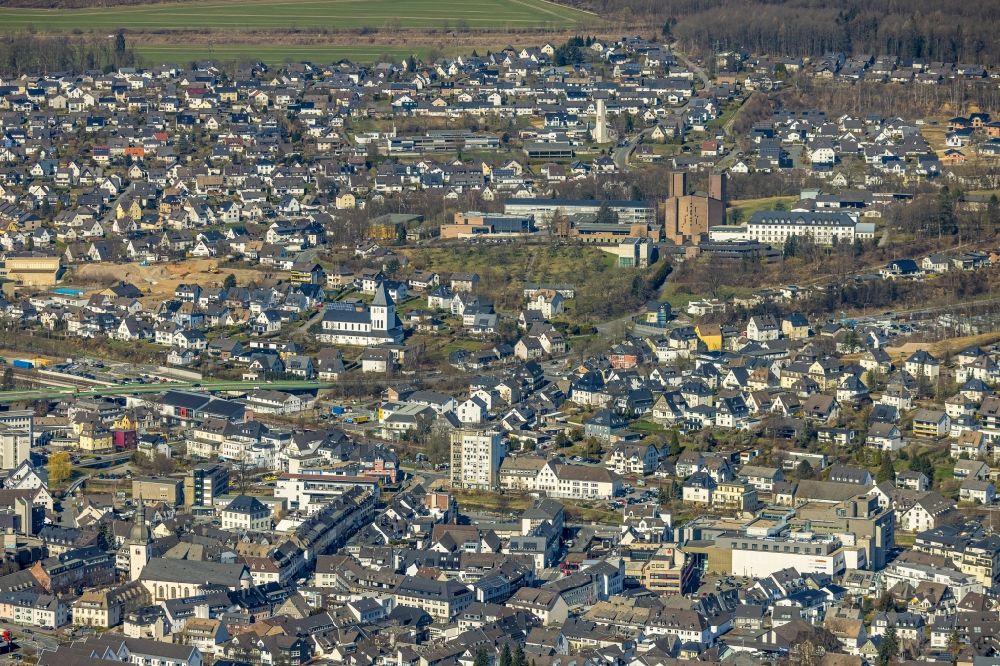 Luftaufnahme Meschede - Stadtzentrum im Innenstadtbereich in Meschede im Bundesland Nordrhein-Westfalen, Deutschland