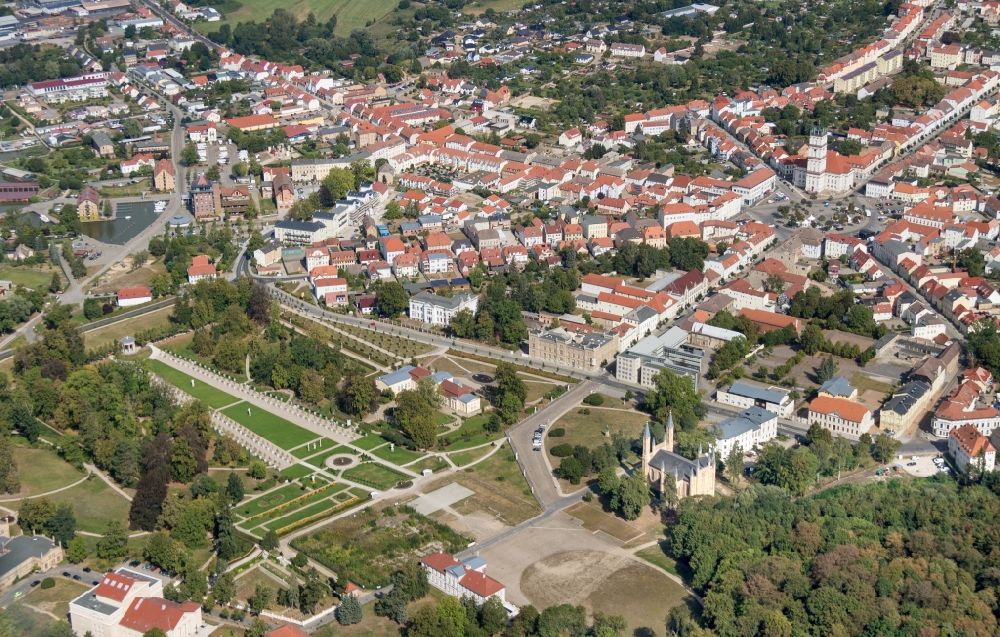 Neustrelitz von oben - Stadtzentrum im Innenstadtbereich in Neustrelitz im Bundesland Mecklenburg-Vorpommern