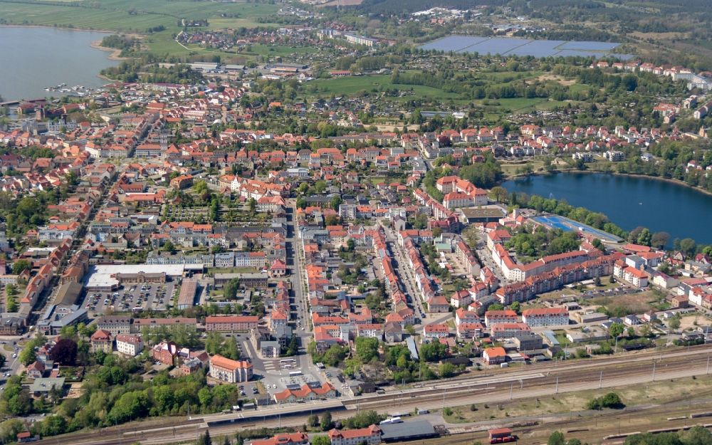 Neustrelitz von oben - Stadtzentrum im Innenstadtbereich in Neustrelitz im Bundesland Mecklenburg-Vorpommern